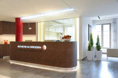 Empfangsbereich Praxisräumlichkeiten Aesthetik in Dresden