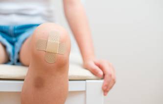 Pflaster auf dem Knie