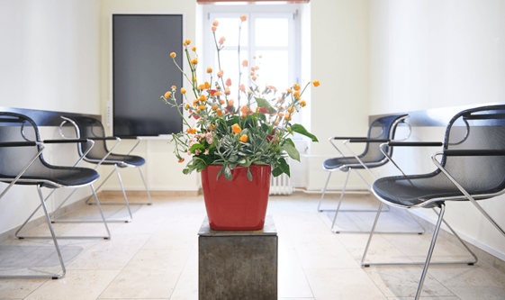 Zahnarzt Zürich Löwenplatz Wartezimmer